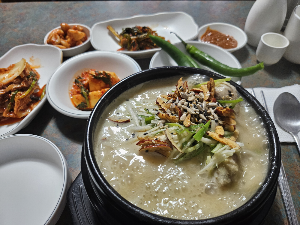 Goryeosamgyetang (고려삼계탕) 3