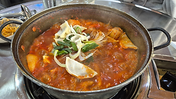 Apgujeongjjigaemaeul (압구정찌개마을) 3