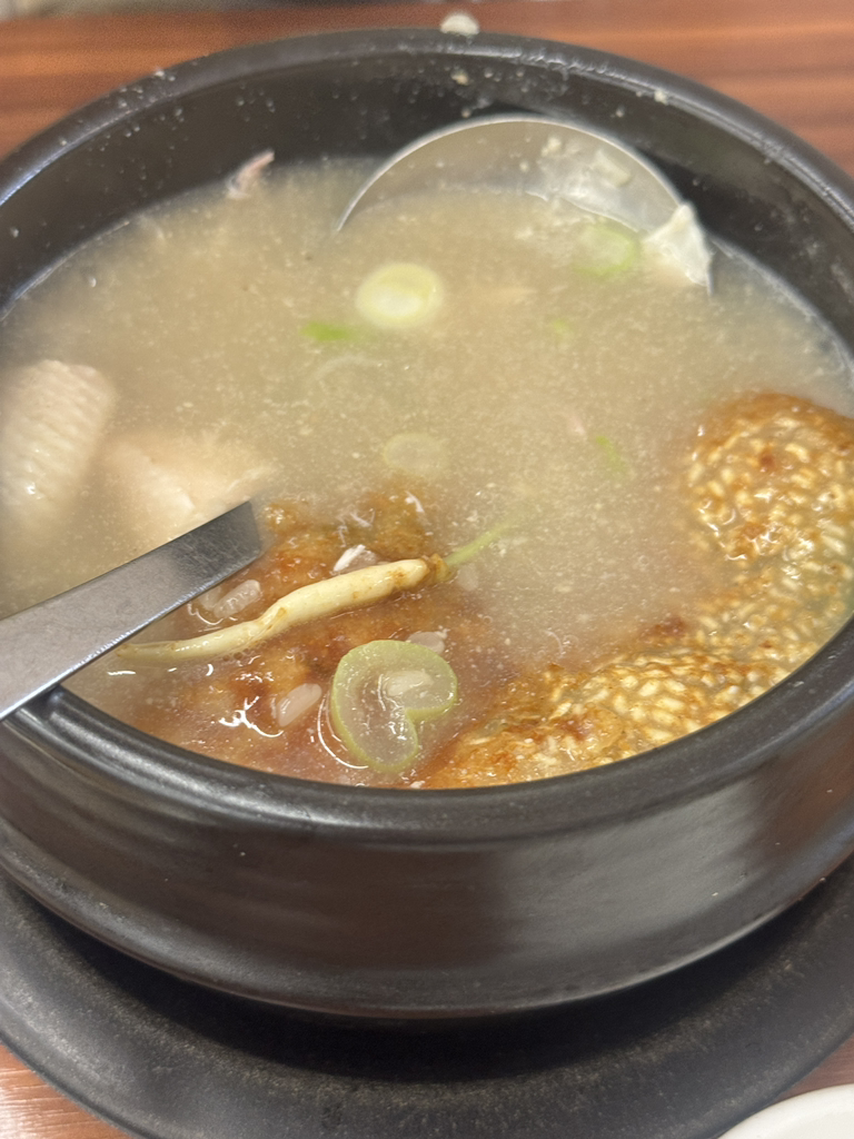 Iucheolhanbangnurungji samgyetang sajikjeom (이우철한방누룽지 삼계탕 사직점) 1