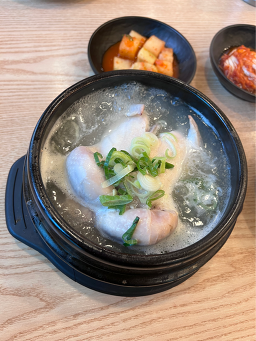 Sejongidosamgyetang (세종이도삼계탕) 2