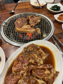 Mugonghaesutbulgalbi (무공해숯불갈비) 1