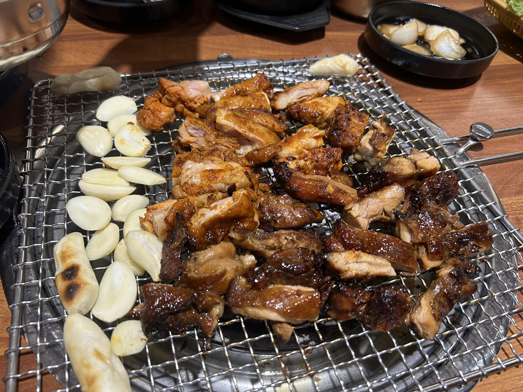 Bamsaeuneundak wolseongjikyeongjeom (밤새우는닭 월성직영점) 1