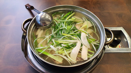 Gongreungdakhanmari (공릉닭한마리) 2