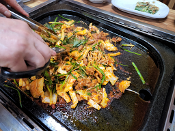 Hwanggeumdwaejiorigui (황금돼지오리구이) 2