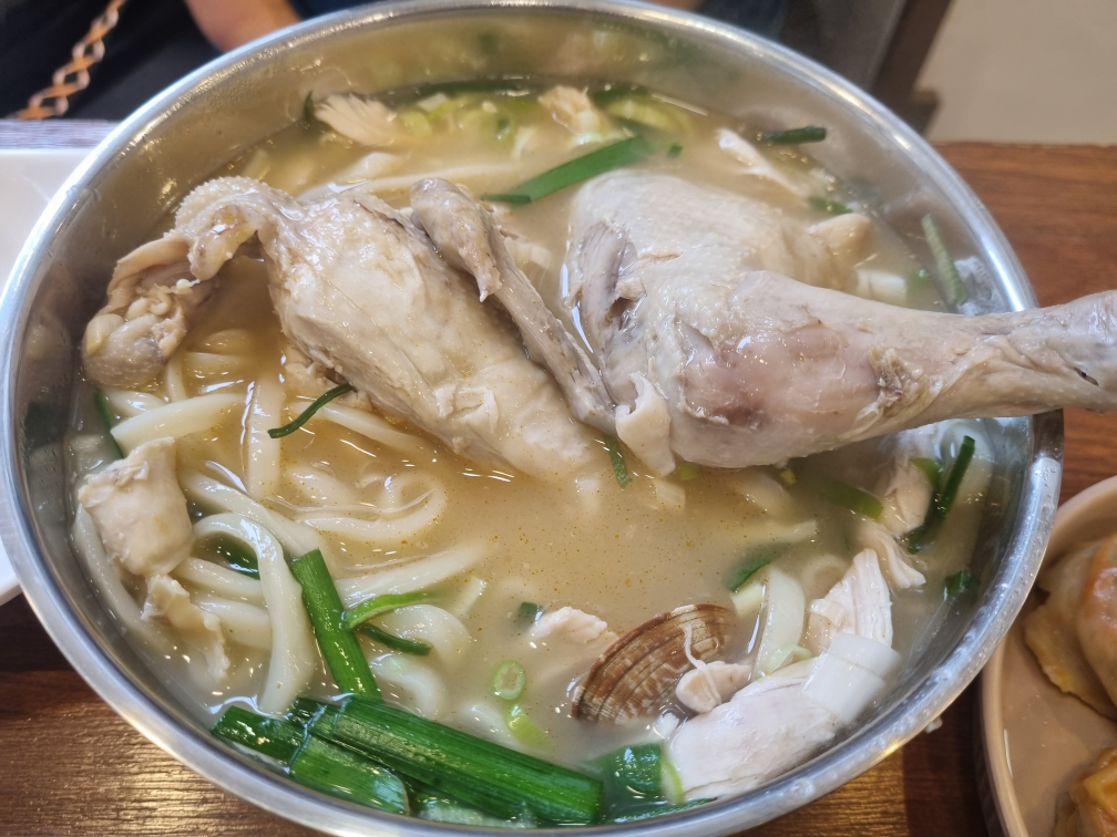 Useongdakkalguksu (우성닭칼국수) 2