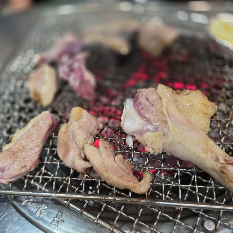 Wonjotoegoljiporisutbulgui (원조퇴골집오리숯불구이) 1
