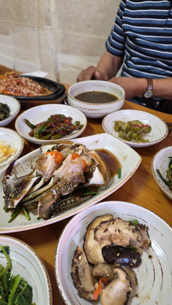 Yeongjaneganjanggejang (영자네간장게장) 2