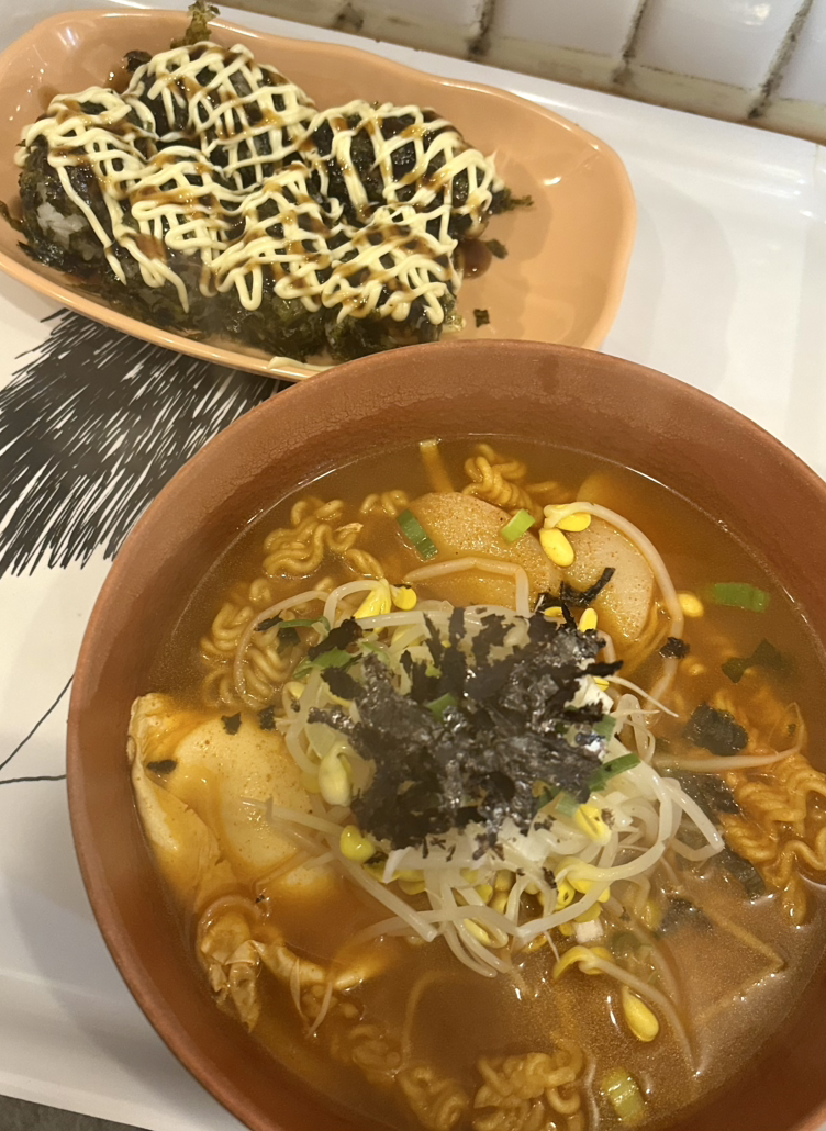 틈새라면 홍대놀이터점 사진 2