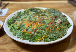 Gwasuwonkalguksu (과수원칼국수) 3