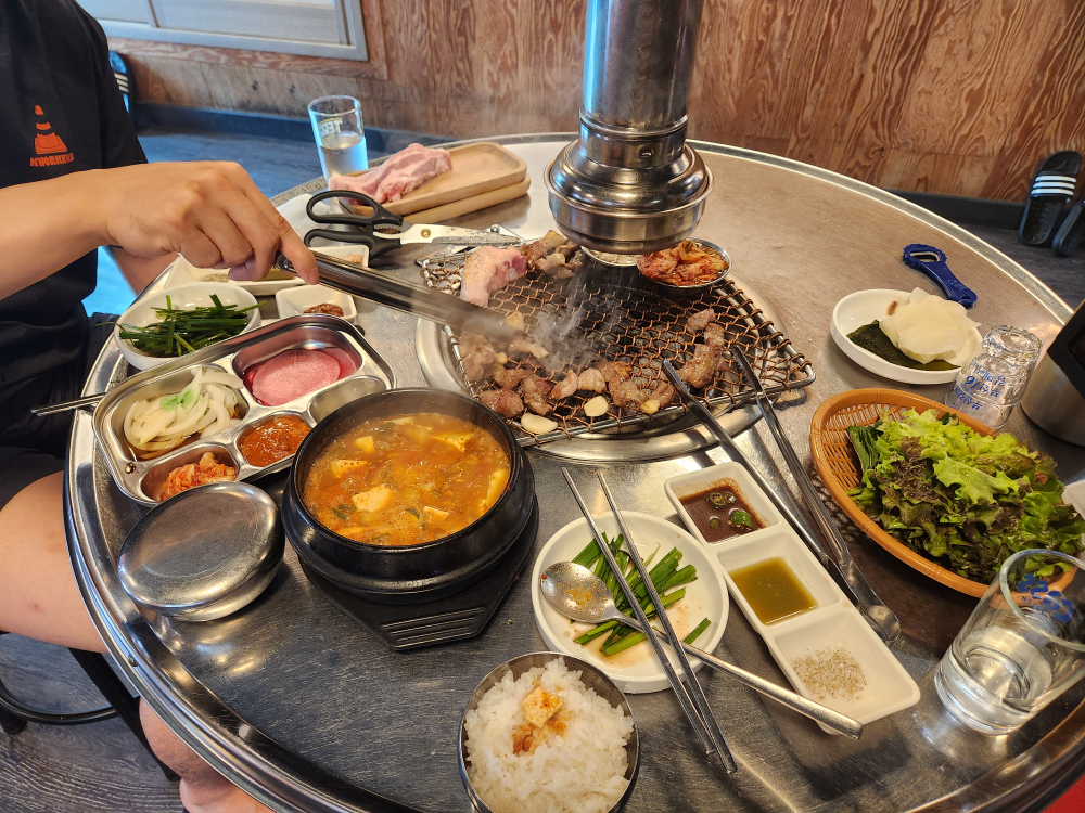 Dwaejiyeongnonghugyeja (돼지영농후계자) 1