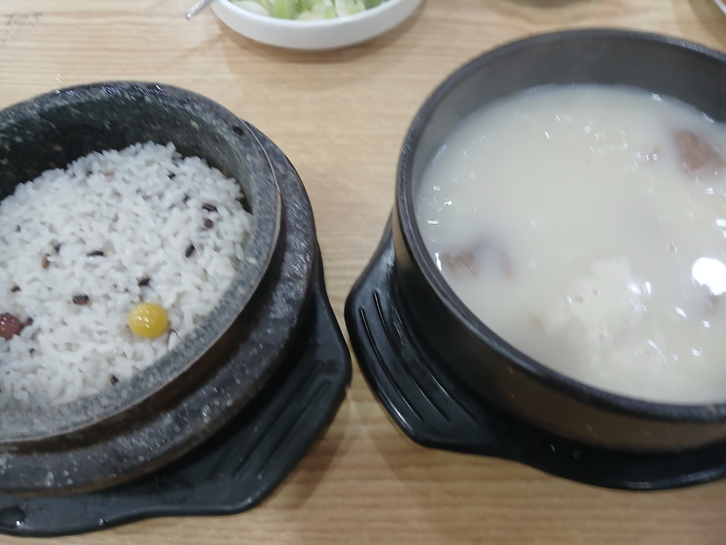 Keunjipdolsotseolreongtang (큰집돌솥설렁탕) 3