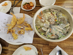 Gohyangbajirakkalguksu (고향바지락칼국수) 2