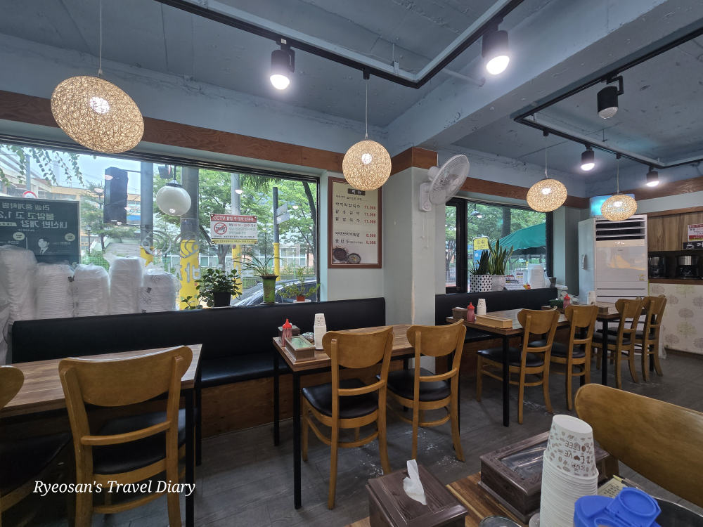 Ttukbaegibajirakkalguksu (뚝배기바지락칼국수) 2