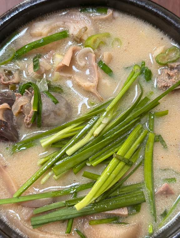 Ireumnan sundaeui sin (이름난 순대의 신) 3