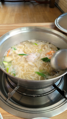 Seokchunhaemulkalguksu (석춘해물칼국수) 3
