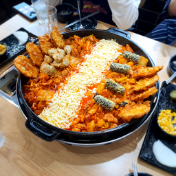 Hongchuncheonchijeudakgalbi guriyeokjeom (홍춘천치즈닭갈비 구리역점) 3