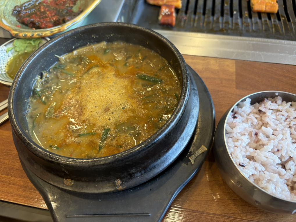 Sintobulichueotangminmuljangeojeonmunjeom (신토불이추어탕민물장어전문점) 1