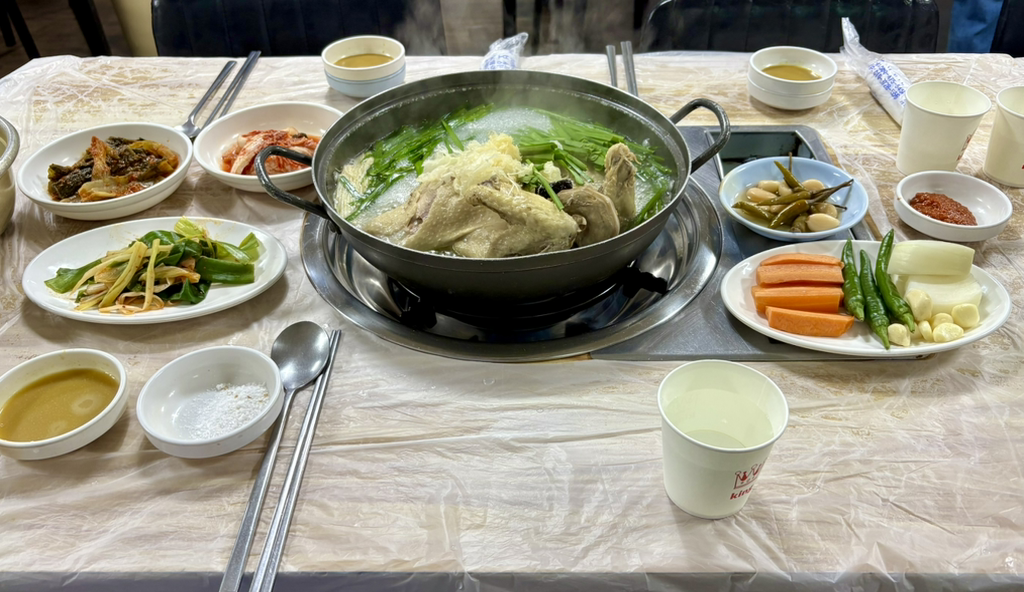 Ssanggulotdak (쌍굴옻닭) 1