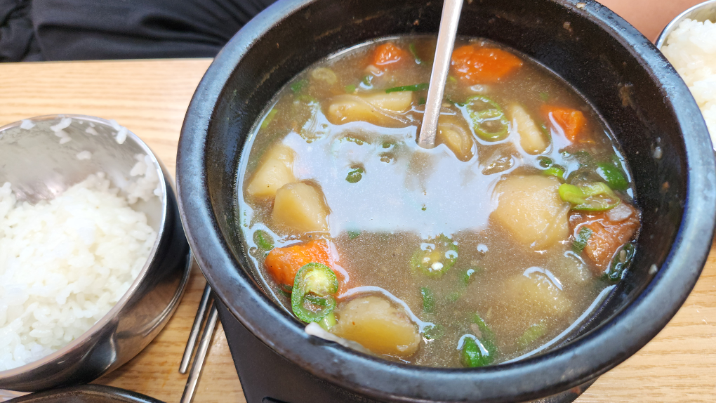 제라진뚝배기갈비찜 도두점 사진 4