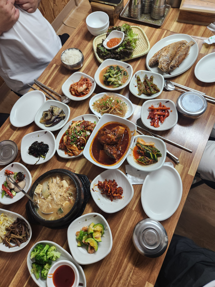 Jeongdaun bapsang (정다운 밥상) 1