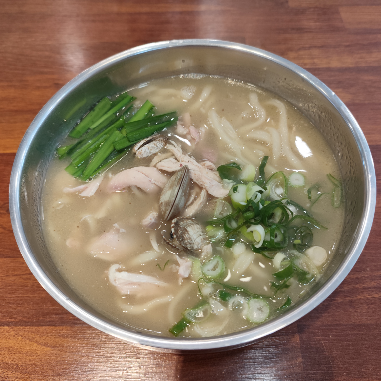Useongdakkalguksu (우성닭칼국수) 1