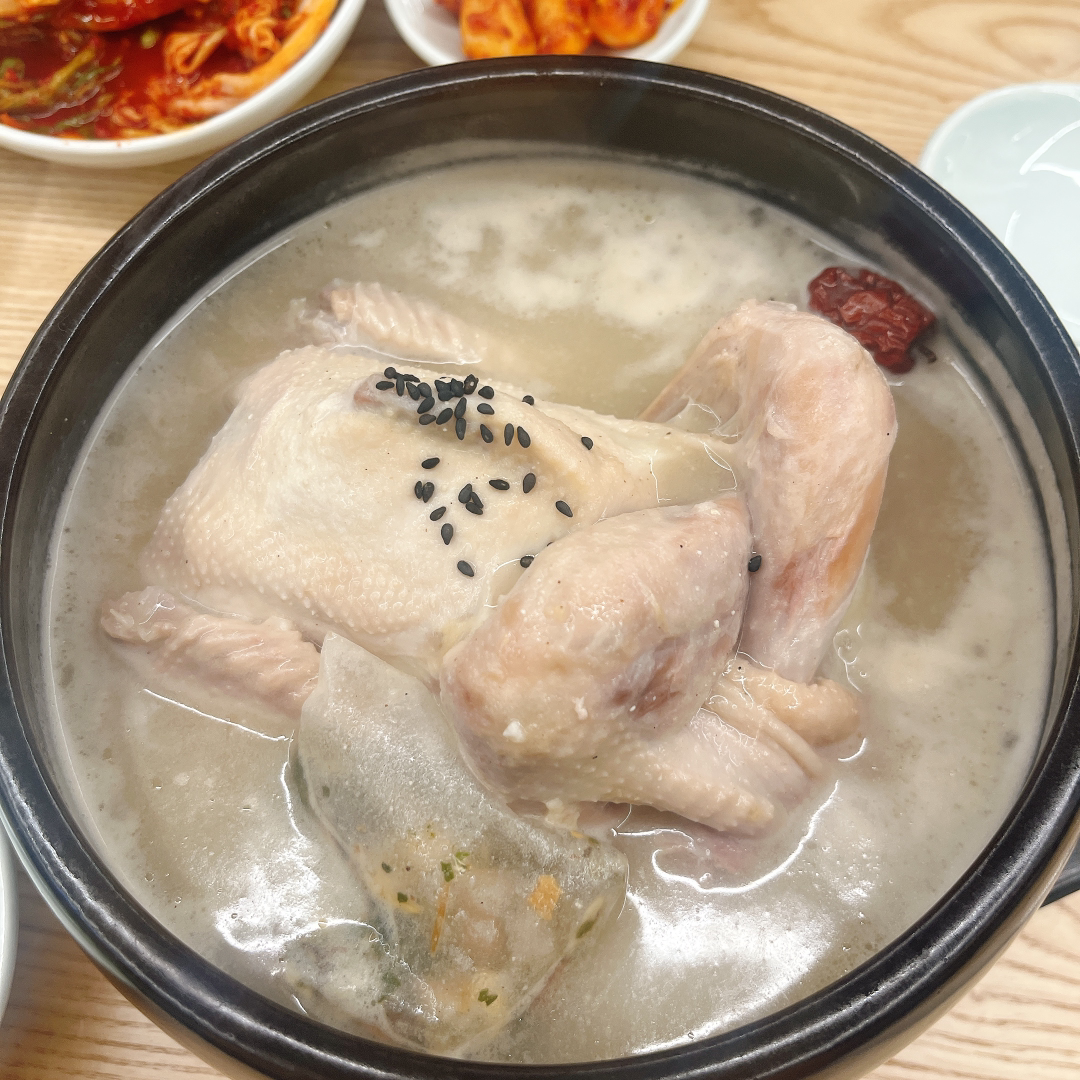 Jihohanbangsamgyetang (지호한방삼계탕) 2