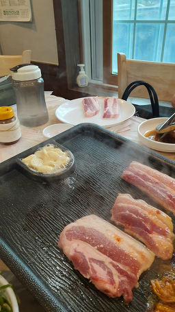 Hapcheonhohanusutbulgalbi (합천호한우숯불갈비) 2