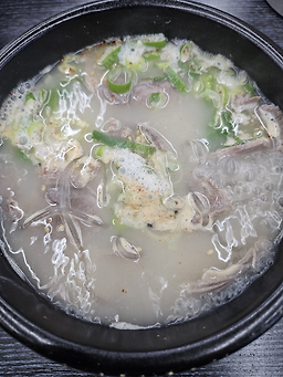 Moetgolhanugomtang (묏골한우곰탕) 2
