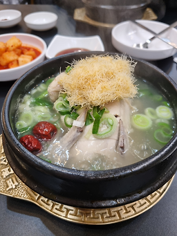 Nonhyeonsamgyetang (논현삼계탕) 3