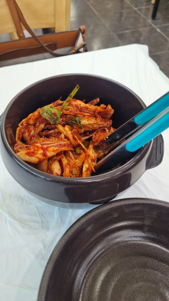 Hongdukkaedeulkkaesonkalguksu (홍두깨들깨손칼국수) 3
