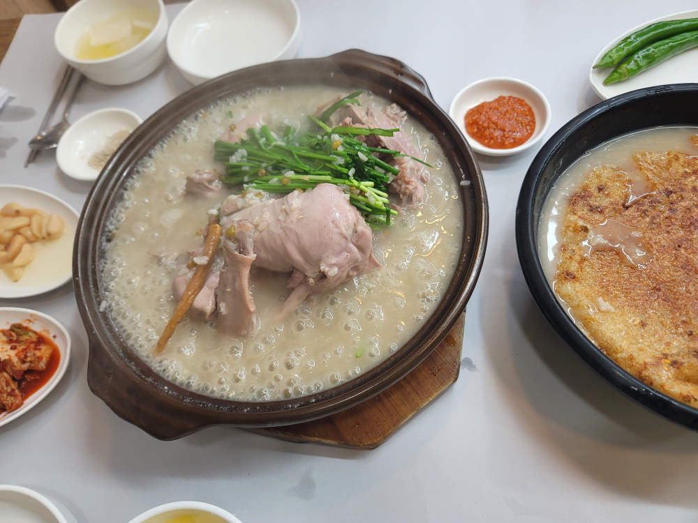 Bisannurungjibaeksuk (비산누룽지백숙) 2