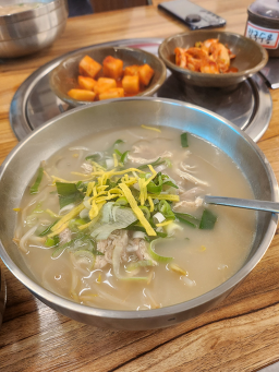 Mokdongdakhanmarikalguksu (목동닭한마리칼국수) 3
