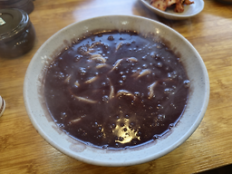Sammibajirakpatkalguksu (삼미바지락팥칼국수) 1