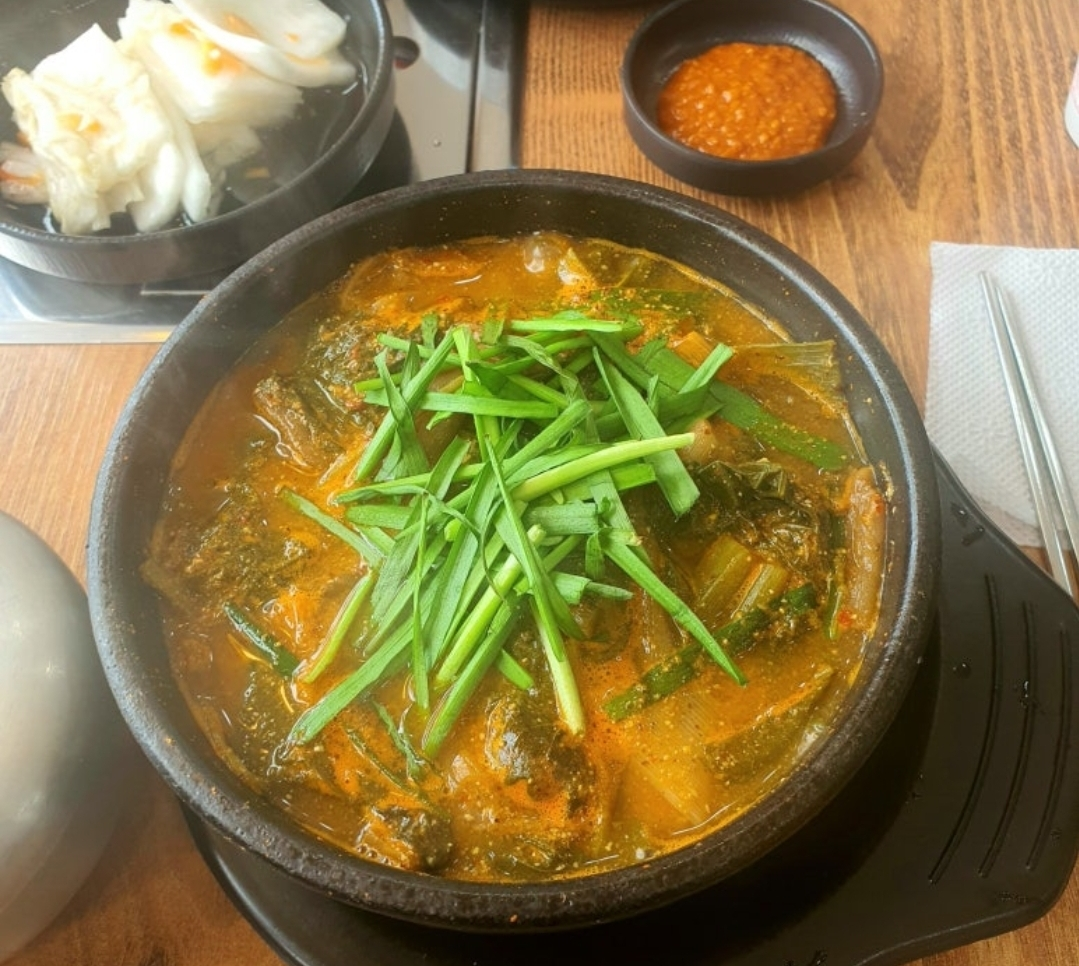Donggureungheukyeomso (동구릉흑염소) 1