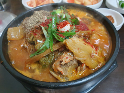 Hanbatsamgyetangsikdang (한밭삼계탕식당) 1