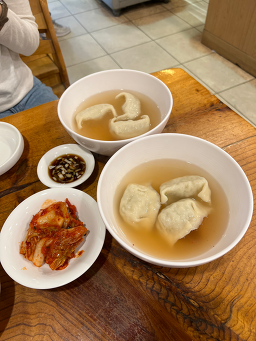 압구정 뉴만두집, 개운한 만두국 맛집 사진 4