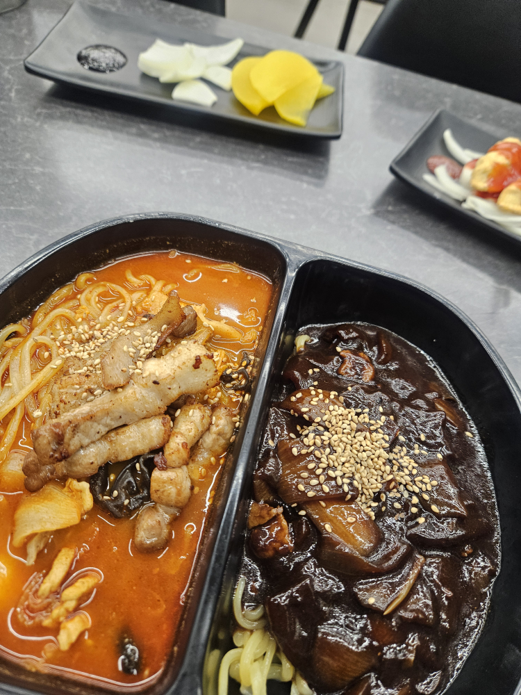 Gwansabuganjjamppong (관사부간짬뽕) 3
