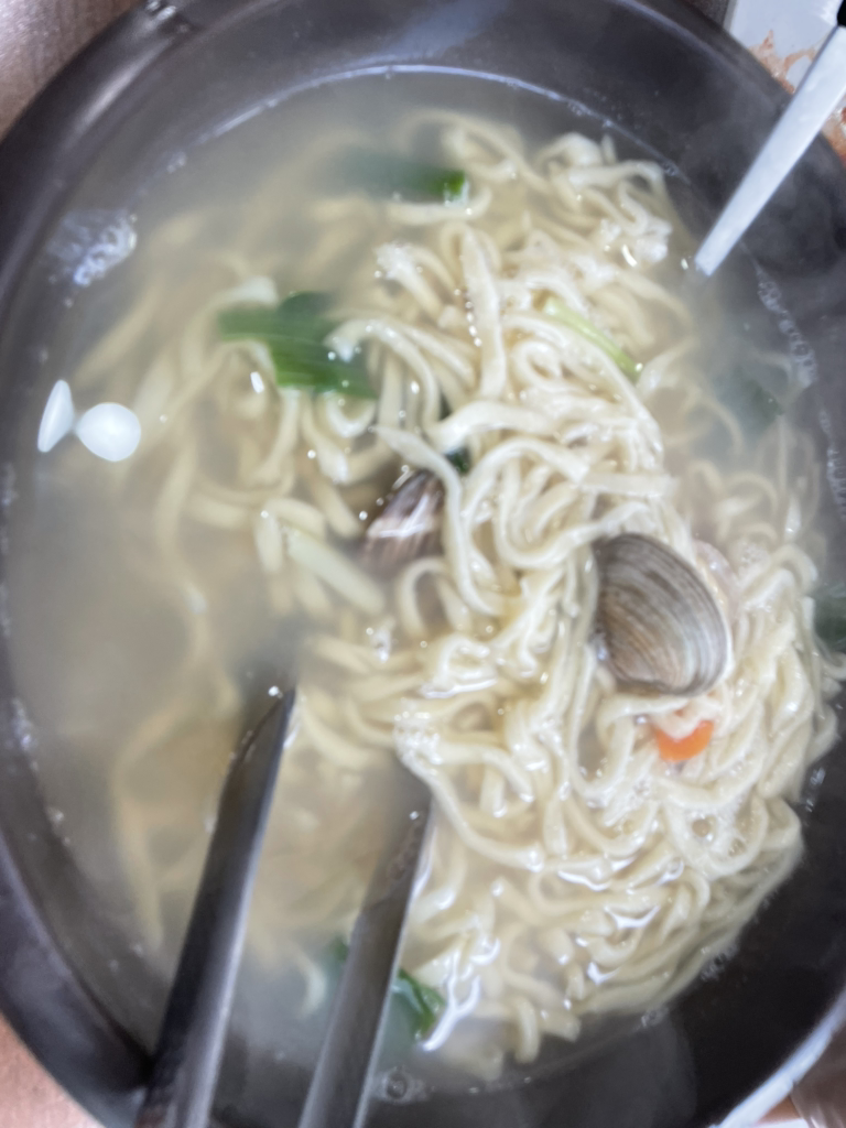 Milmadangbajirakkalguksubossam (밀마당바지락칼국수보쌈) 3