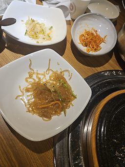 Hwahwadwaejiwanggalbi (화화돼지왕갈비) 1