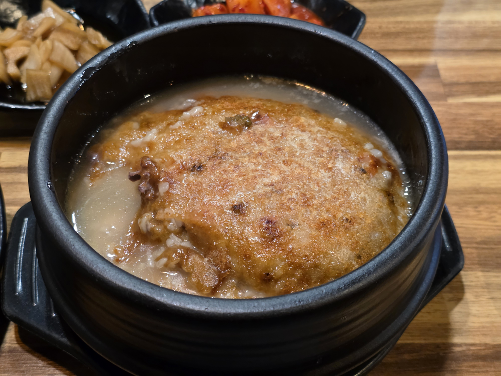 Yuseongbonganurungjisamgyetang (유성본가누룽지삼계탕) 1