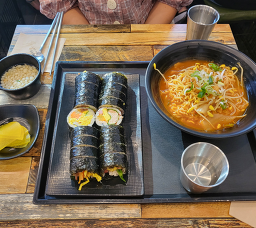 Cheongdamdongmanyeogimbap (청담동마녀김밥) 3