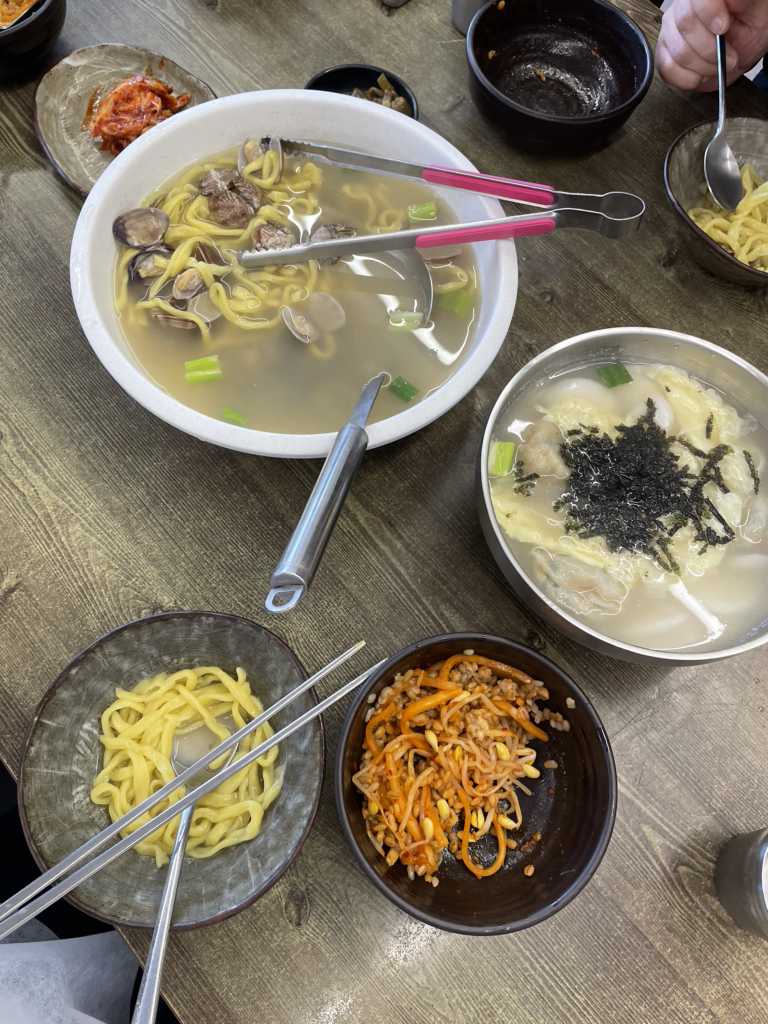 Yangdalbajirakkalguksu (양달바지락칼국수) 1