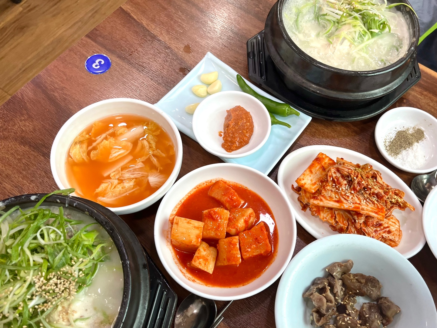 Baejonggwandongraesamgyetang (배종관동래삼계탕) 2