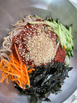 Gwasuwonmakguksu (과수원막국수) 1