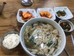 Yetnalsonkalguksu (옛날손칼국수) 1