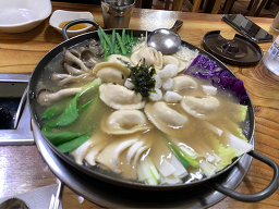Owolaemandujeongol (오월애만두전골) 3