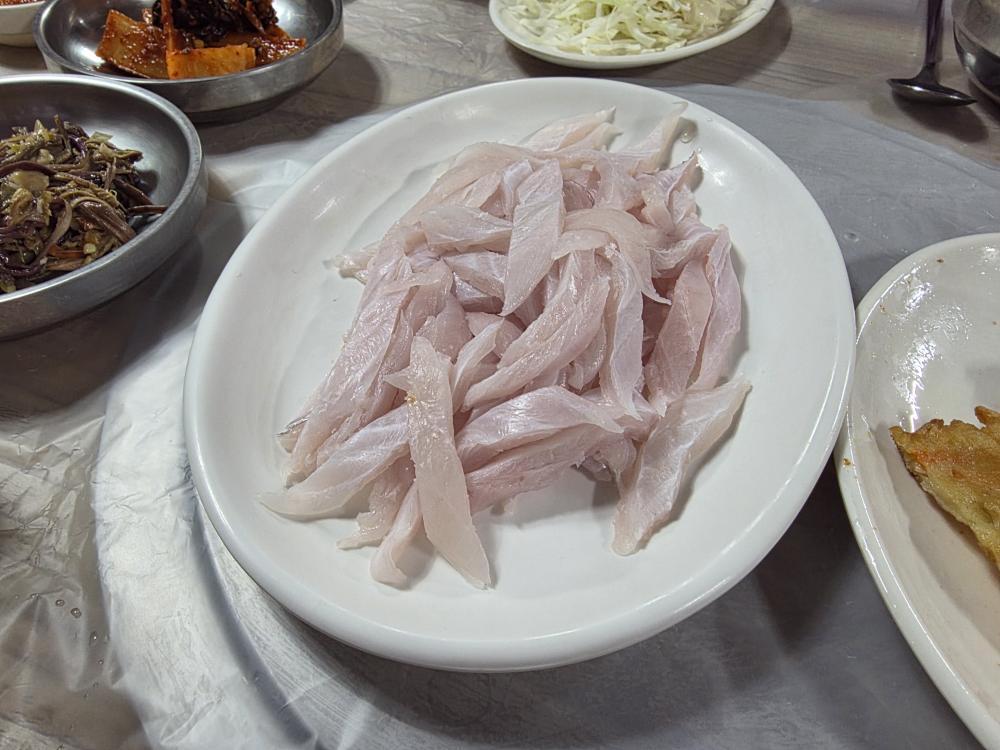 Busangijang kkomjangeo anago (부산기장 꼼장어 아나고) 1