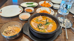 Sinuijuchapssalsundae (신의주찹쌀순대) 1