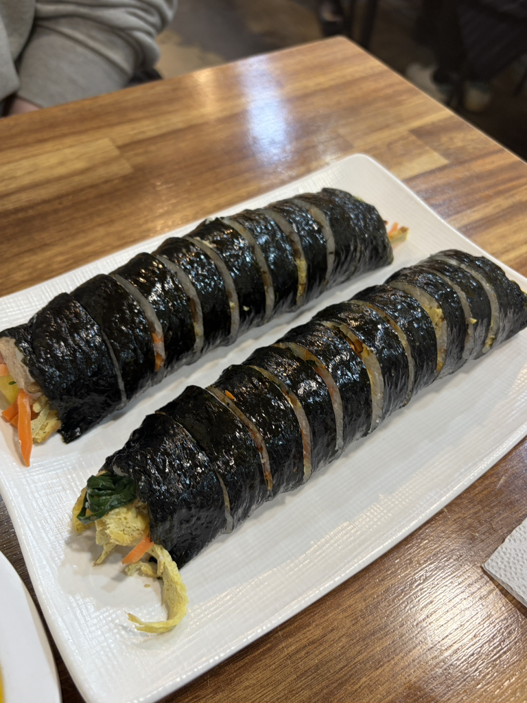 Yeonggeulchangimbap (영글찬김밥) 2