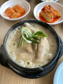 Chogasamgyetang (초가삼계탕) 1